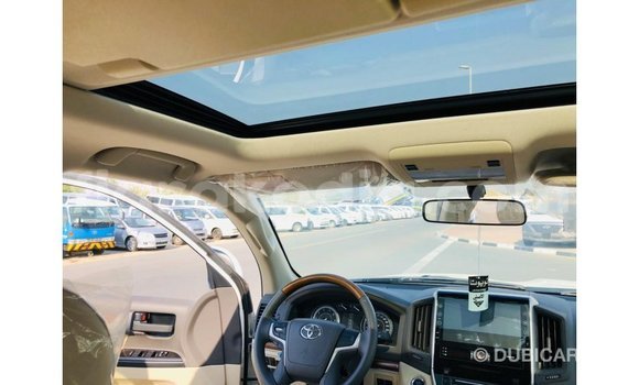 Acheter Import Voiture Toyota Land Cruiser Blanc à Import - Dubai, Diana Acheter Import Voiture Toyota Land Cruiser Blanc à Import - Dubai, Diana