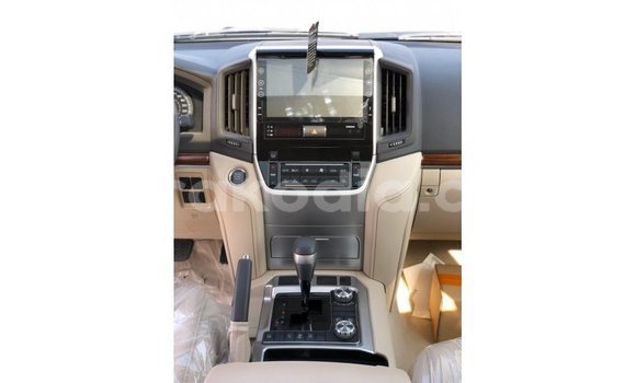 Acheter Import Voiture Toyota Land Cruiser Blanc à Import - Dubai, Diana Acheter Import Voiture Toyota Land Cruiser Blanc à Import - Dubai, Diana