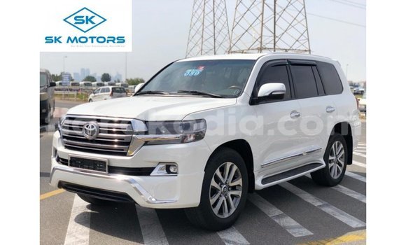 Hividy Toyota Land Cruiser fotsy Car in Import - Dubai in Diana Hividy Toyota Land Cruiser fotsy Car in Import - Dubai in Diana