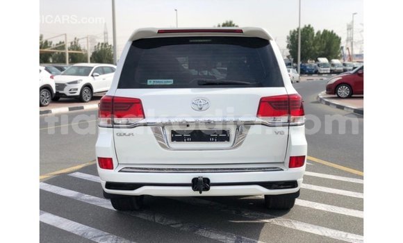 Acheter Import Voiture Toyota Land Cruiser Blanc à Import - Dubai, Diana Acheter Import Voiture Toyota Land Cruiser Blanc à Import - Dubai, Diana