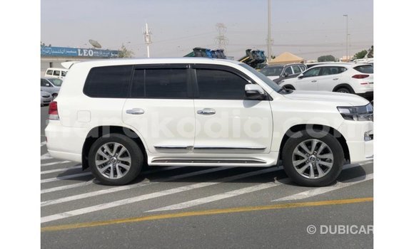 Acheter Import Voiture Toyota Land Cruiser Blanc à Import - Dubai, Diana Acheter Import Voiture Toyota Land Cruiser Blanc à Import - Dubai, Diana