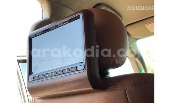 Acheter Import Voiture Toyota Land Cruiser Blanc à Import - Dubai, Diana Acheter Import Voiture Toyota Land Cruiser Blanc à Import - Dubai, Diana