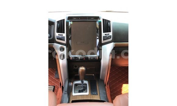 Acheter Import Voiture Toyota Land Cruiser Blanc à Import - Dubai, Diana Acheter Import Voiture Toyota Land Cruiser Blanc à Import - Dubai, Diana