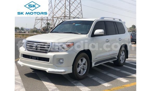 Hividy Toyota Land Cruiser fotsy Car in Import - Dubai in Diana Hividy Toyota Land Cruiser fotsy Car in Import - Dubai in Diana
