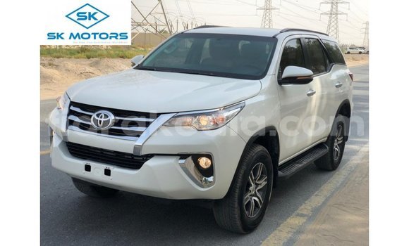 Acheter Import Voiture Toyota Fortuner Blanc à Import - Dubai, Diana Acheter Import Voiture Toyota Fortuner Blanc à Import - Dubai, Diana