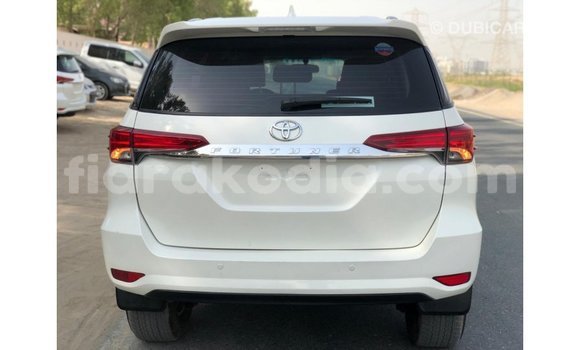 Acheter Import Voiture Toyota Fortuner Blanc à Import - Dubai, Diana Acheter Import Voiture Toyota Fortuner Blanc à Import - Dubai, Diana