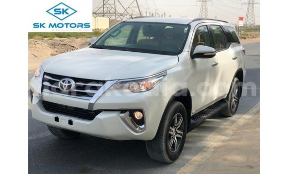 Acheter Import Voiture Toyota Fortuner Blanc à Import - Dubai, Diana