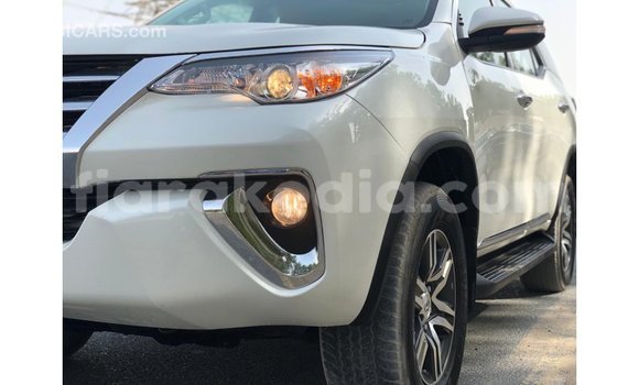 Acheter Import Voiture Toyota Fortuner Blanc à Import - Dubai, Diana Acheter Import Voiture Toyota Fortuner Blanc à Import - Dubai, Diana