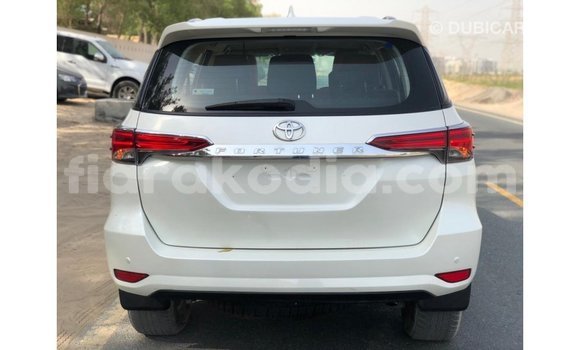 Acheter Import Voiture Toyota Fortuner Blanc à Import - Dubai, Diana Acheter Import Voiture Toyota Fortuner Blanc à Import - Dubai, Diana