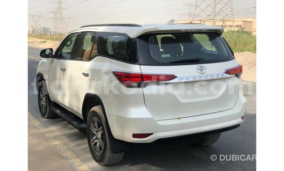 Acheter Import Voiture Toyota Fortuner Blanc à Import - Dubai, Diana Acheter Import Voiture Toyota Fortuner Blanc à Import - Dubai, Diana