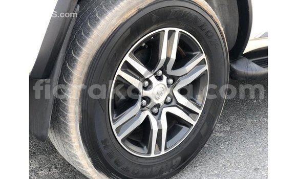 Acheter Import Voiture Toyota Fortuner Blanc à Import - Dubai, Diana Acheter Import Voiture Toyota Fortuner Blanc à Import - Dubai, Diana