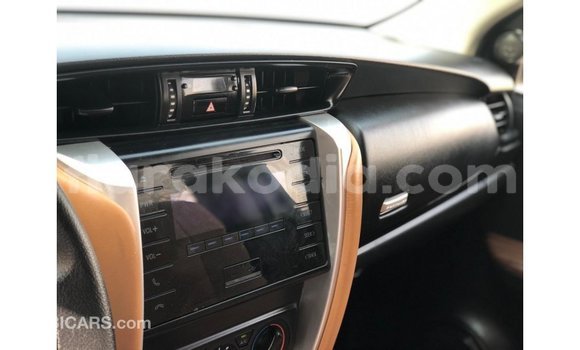 Acheter Import Voiture Toyota Fortuner Blanc à Import - Dubai, Diana Acheter Import Voiture Toyota Fortuner Blanc à Import - Dubai, Diana