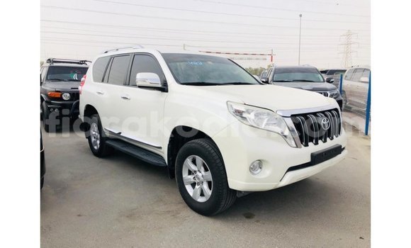 Acheter Import Voiture Toyota Prado Blanc à Import - Dubai, Diana Acheter Import Voiture Toyota Prado Blanc à Import - Dubai, Diana