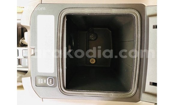 Acheter Import Voiture Toyota Prado Blanc à Import - Dubai, Diana Acheter Import Voiture Toyota Prado Blanc à Import - Dubai, Diana