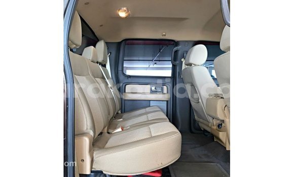 Acheter Import Voiture Ford Club Wagon Marron à Import - Dubai, Diana Acheter Import Voiture Ford Club Wagon Marron à Import - Dubai, Diana