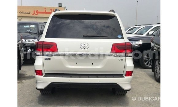 Acheter Import Voiture Toyota Land Cruiser Blanc à Import - Dubai, Diana Acheter Import Voiture Toyota Land Cruiser Blanc à Import - Dubai, Diana