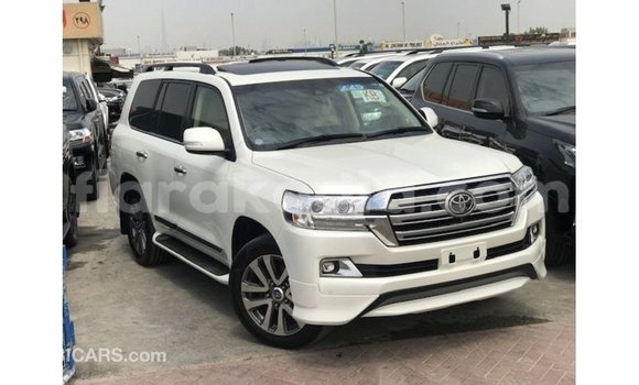 Acheter Import Voiture Toyota Land Cruiser Blanc à Import - Dubai, Diana Acheter Import Voiture Toyota Land Cruiser Blanc à Import - Dubai, Diana