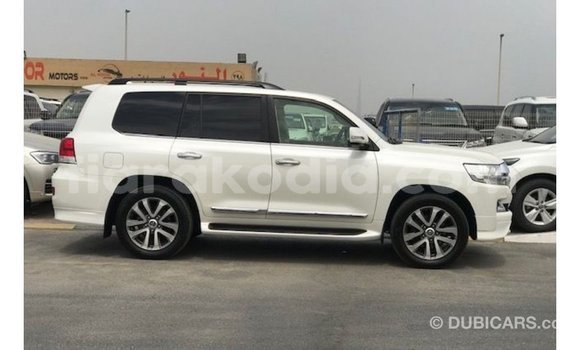 Acheter Import Voiture Toyota Land Cruiser Blanc à Import - Dubai, Diana Acheter Import Voiture Toyota Land Cruiser Blanc à Import - Dubai, Diana
