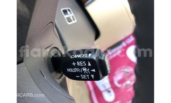 Acheter Import Voiture Toyota Land Cruiser Blanc à Import - Dubai, Diana Acheter Import Voiture Toyota Land Cruiser Blanc à Import - Dubai, Diana