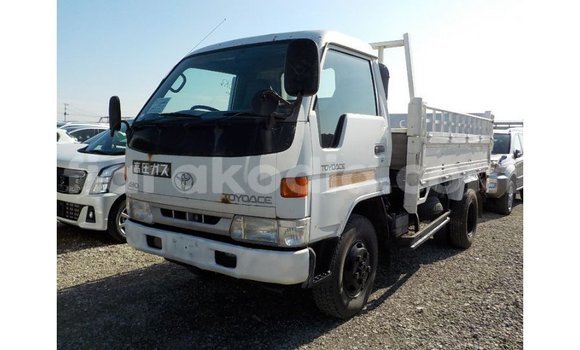 Acheter Import Utilitaire Toyota Dyna Blanc à Import - Dubai, Diana Acheter Import Utilitaire Toyota Dyna Blanc à Import - Dubai, Diana
