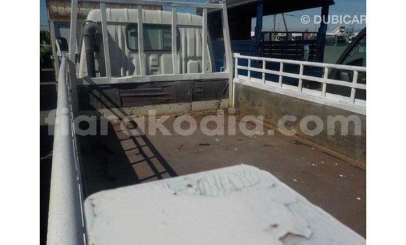 Acheter Import Utilitaire Toyota Dyna Blanc à Import - Dubai, Diana Acheter Import Utilitaire Toyota Dyna Blanc à Import - Dubai, Diana