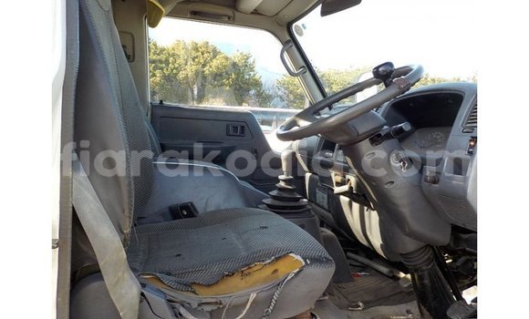 Acheter Import Utilitaire Toyota Dyna Blanc à Import - Dubai, Diana Acheter Import Utilitaire Toyota Dyna Blanc à Import - Dubai, Diana