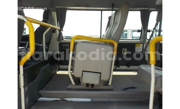Acheter Import Voiture Toyota Hiace Blanc à Import - Dubai, Diana Acheter Import Voiture Toyota Hiace Blanc à Import - Dubai, Diana