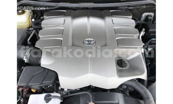 Acheter Import Voiture Toyota Land Cruiser Rouge à Import - Dubai, Diana Acheter Import Voiture Toyota Land Cruiser Rouge à Import - Dubai, Diana