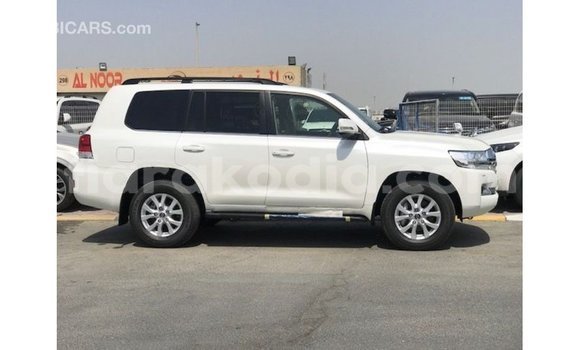 Acheter Import Voiture Toyota Land Cruiser Blanc à Import - Dubai, Diana Acheter Import Voiture Toyota Land Cruiser Blanc à Import - Dubai, Diana