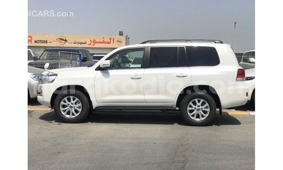 Acheter Import Voiture Toyota Land Cruiser Blanc à Import - Dubai, Diana Acheter Import Voiture Toyota Land Cruiser Blanc à Import - Dubai, Diana