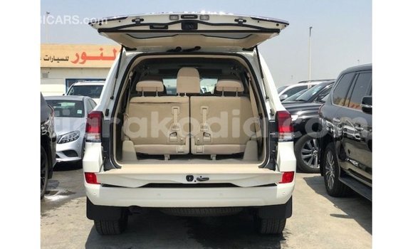 Acheter Import Voiture Toyota Land Cruiser Blanc à Import - Dubai, Diana Acheter Import Voiture Toyota Land Cruiser Blanc à Import - Dubai, Diana