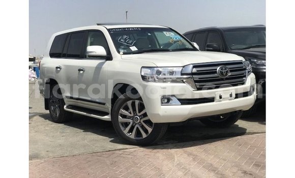 Buy Import Toyota Land Cruiser White Car in Import - Dubai in Diana