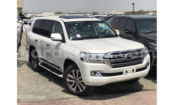 Acheter Import Voiture Toyota Land Cruiser Blanc à Import - Dubai, Diana Acheter Import Voiture Toyota Land Cruiser Blanc à Import - Dubai, Diana