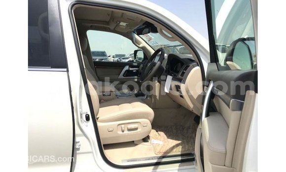Acheter Import Voiture Toyota Land Cruiser Blanc à Import - Dubai, Diana Acheter Import Voiture Toyota Land Cruiser Blanc à Import - Dubai, Diana