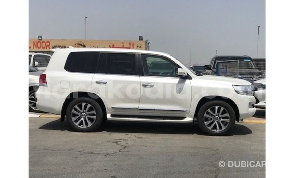 Acheter Import Voiture Toyota Land Cruiser Blanc à Import - Dubai, Diana Acheter Import Voiture Toyota Land Cruiser Blanc à Import - Dubai, Diana