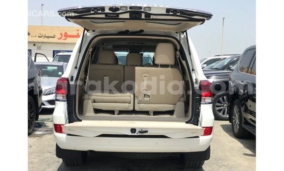 Acheter Import Voiture Toyota Land Cruiser Blanc à Import - Dubai, Diana Acheter Import Voiture Toyota Land Cruiser Blanc à Import - Dubai, Diana