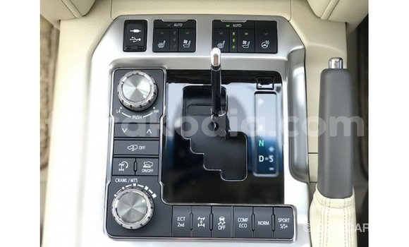 Acheter Import Voiture Toyota Land Cruiser Blanc à Import - Dubai, Diana Acheter Import Voiture Toyota Land Cruiser Blanc à Import - Dubai, Diana