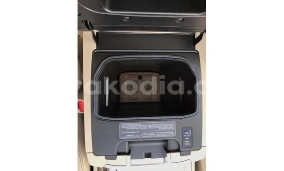 Acheter Import Voiture Toyota Land Cruiser Blanc à Import - Dubai, Diana Acheter Import Voiture Toyota Land Cruiser Blanc à Import - Dubai, Diana