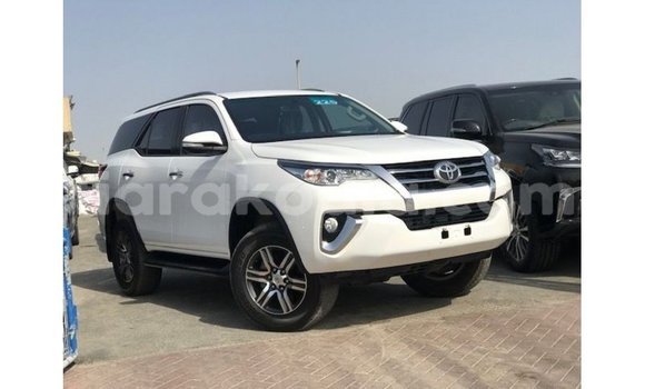 Buy Import Toyota Fortuner White Car in Import - Dubai in Diana