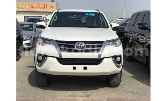 Acheter Import Voiture Toyota Fortuner Blanc à Import - Dubai, Diana Acheter Import Voiture Toyota Fortuner Blanc à Import - Dubai, Diana