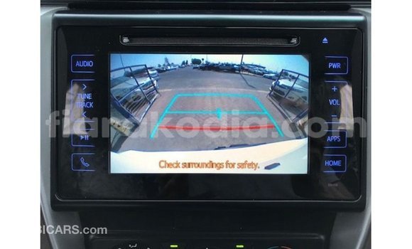 Acheter Import Voiture Toyota Fortuner Blanc à Import - Dubai, Diana Acheter Import Voiture Toyota Fortuner Blanc à Import - Dubai, Diana