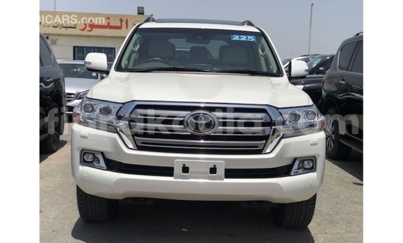 Acheter Import Voiture Toyota Land Cruiser Blanc à Import - Dubai, Diana Acheter Import Voiture Toyota Land Cruiser Blanc à Import - Dubai, Diana