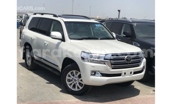 Acheter Import Voiture Toyota Land Cruiser Blanc à Import - Dubai, Diana Acheter Import Voiture Toyota Land Cruiser Blanc à Import - Dubai, Diana