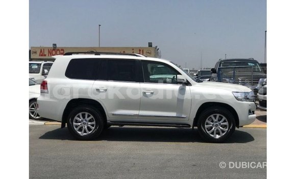 Acheter Import Voiture Toyota Land Cruiser Blanc à Import - Dubai, Diana Acheter Import Voiture Toyota Land Cruiser Blanc à Import - Dubai, Diana