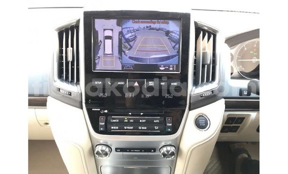 Acheter Import Voiture Toyota Land Cruiser Blanc à Import - Dubai, Diana Acheter Import Voiture Toyota Land Cruiser Blanc à Import - Dubai, Diana
