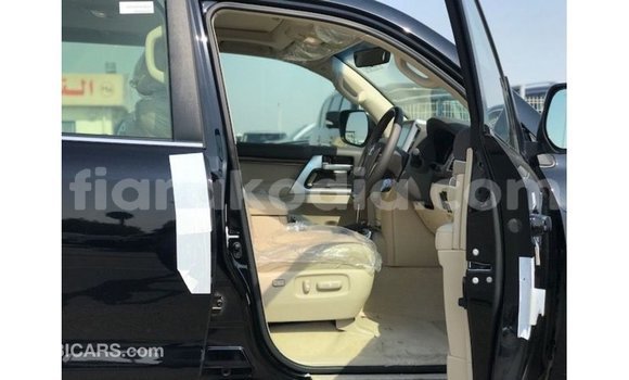 Acheter Import Voiture Toyota Land Cruiser Noir à Import - Dubai, Diana Acheter Import Voiture Toyota Land Cruiser Noir à Import - Dubai, Diana