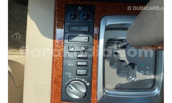 Acheter Import Voiture Toyota Land Cruiser Noir à Import - Dubai, Diana Acheter Import Voiture Toyota Land Cruiser Noir à Import - Dubai, Diana