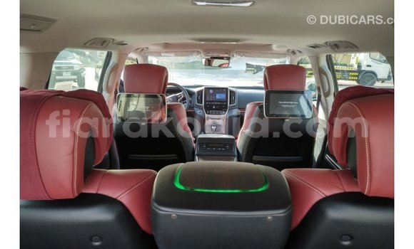 Acheter Import Voiture Toyota Land Cruiser Noir à Import - Dubai, Diana Acheter Import Voiture Toyota Land Cruiser Noir à Import - Dubai, Diana