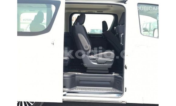 Acheter Import Voiture Toyota Granvia Blanc à Import - Dubai, Diana Acheter Import Voiture Toyota Granvia Blanc à Import - Dubai, Diana