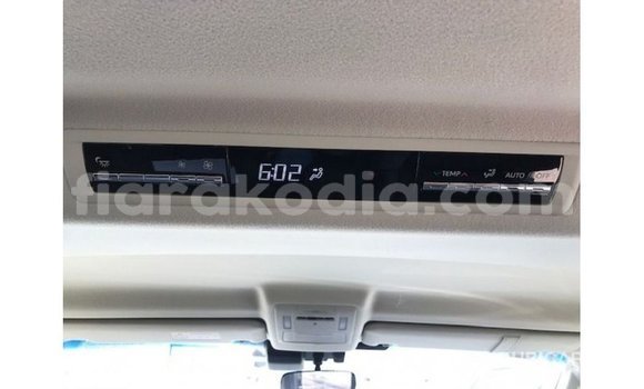 Acheter Import Voiture Toyota Granvia Blanc à Import - Dubai, Diana Acheter Import Voiture Toyota Granvia Blanc à Import - Dubai, Diana